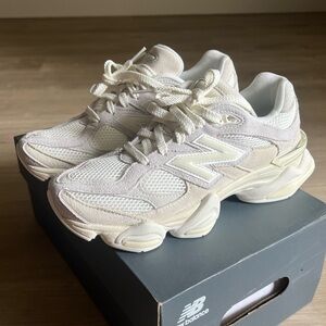 new balance 9060 in angora sea salt size women’s 7 / men’s 5.5